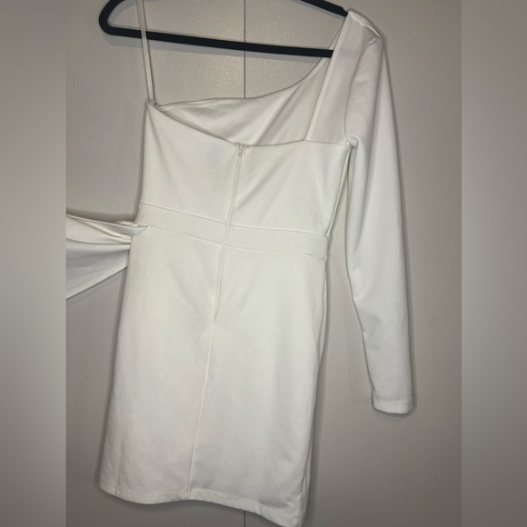 Windsor - Emily One-Shoulder Pleated Asymmetrical White Mini Dress - Picture 3 of 9